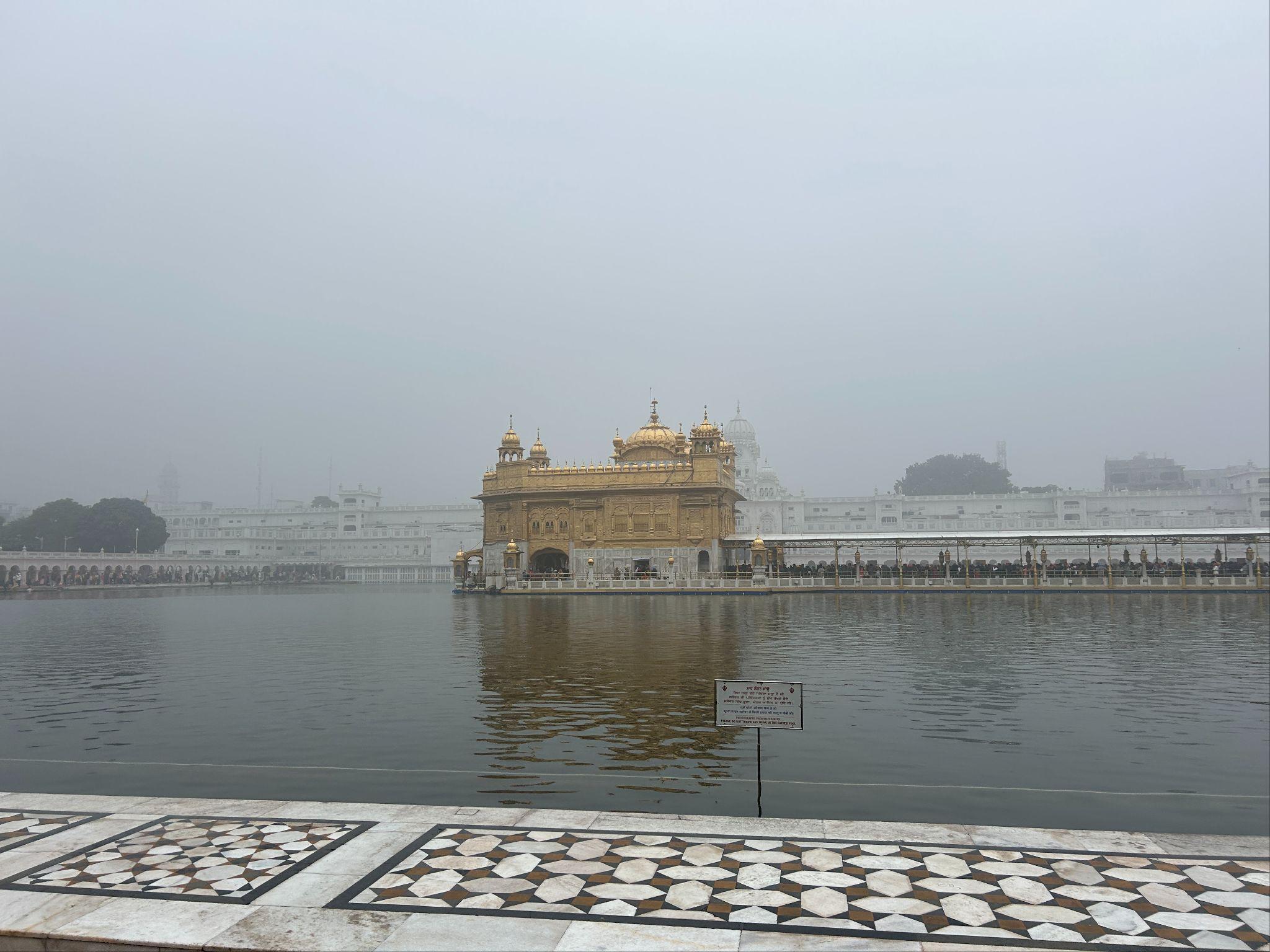 インドのアムリトサルの黄金寺院