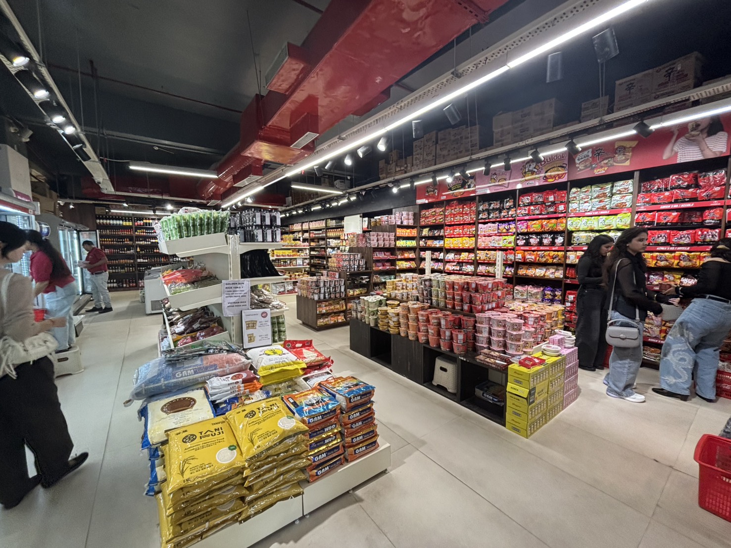 世界市場店内